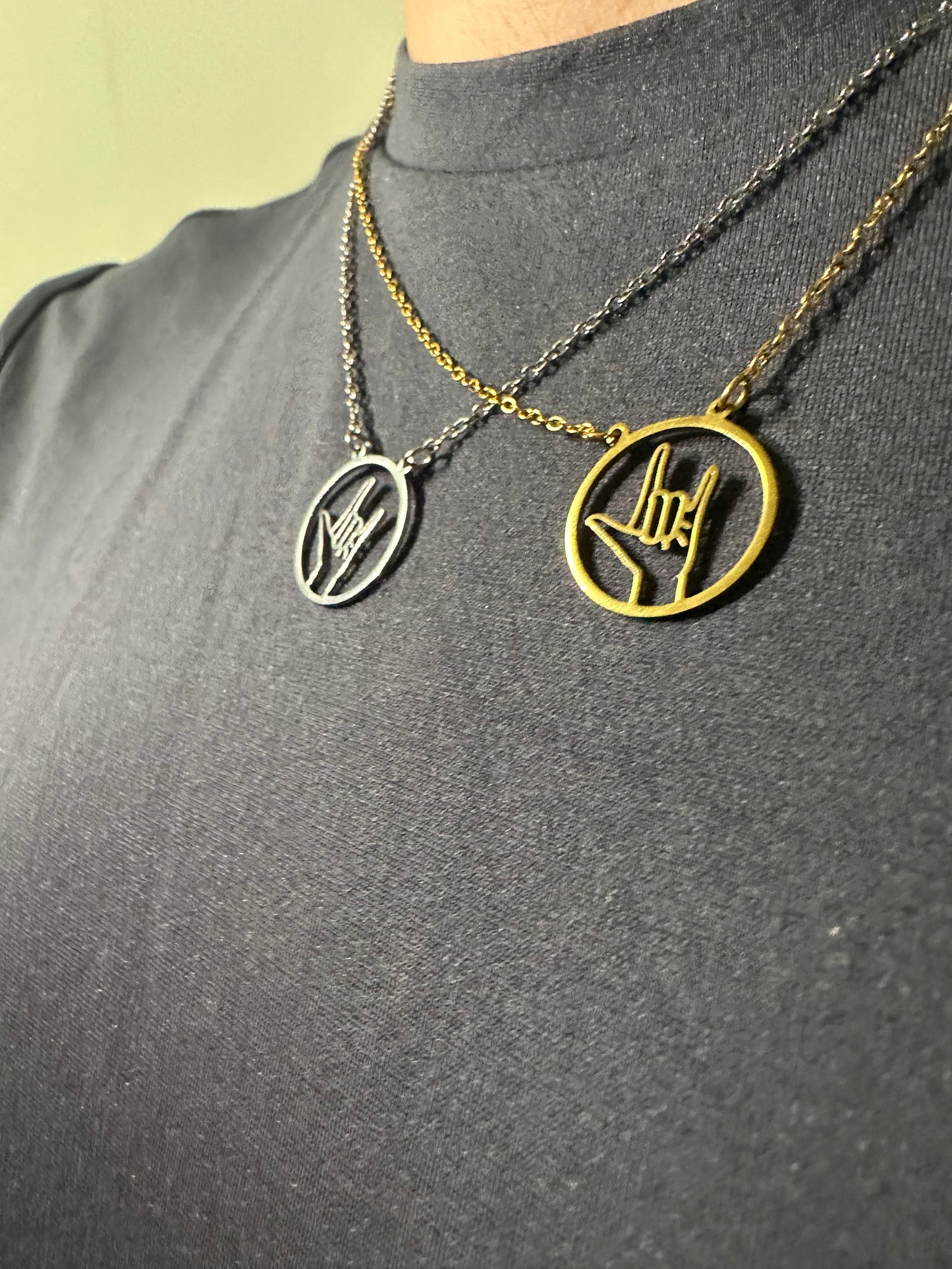 Sign Language 'I Love You' Chain