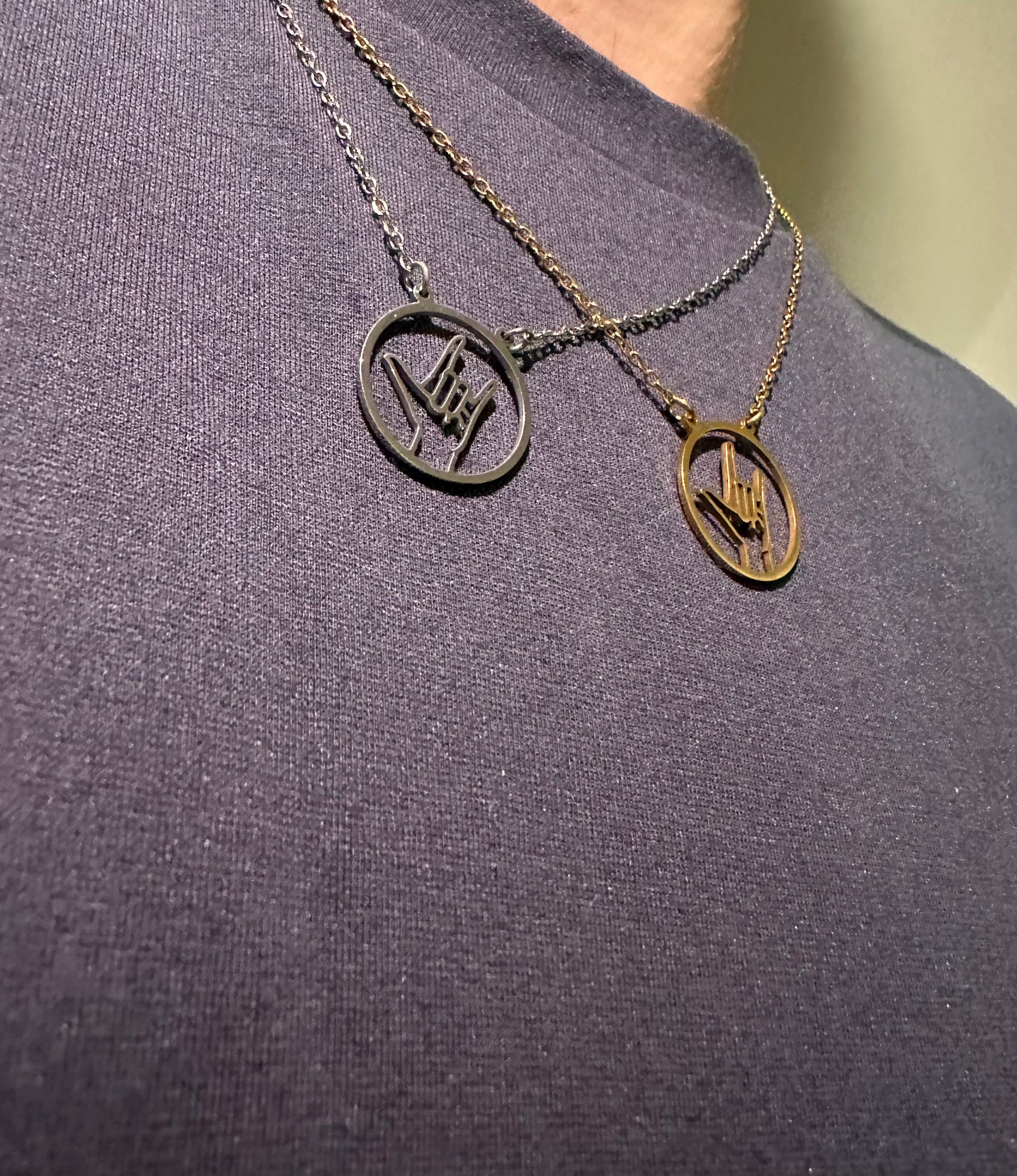 Sign Language 'I Love You' Chain