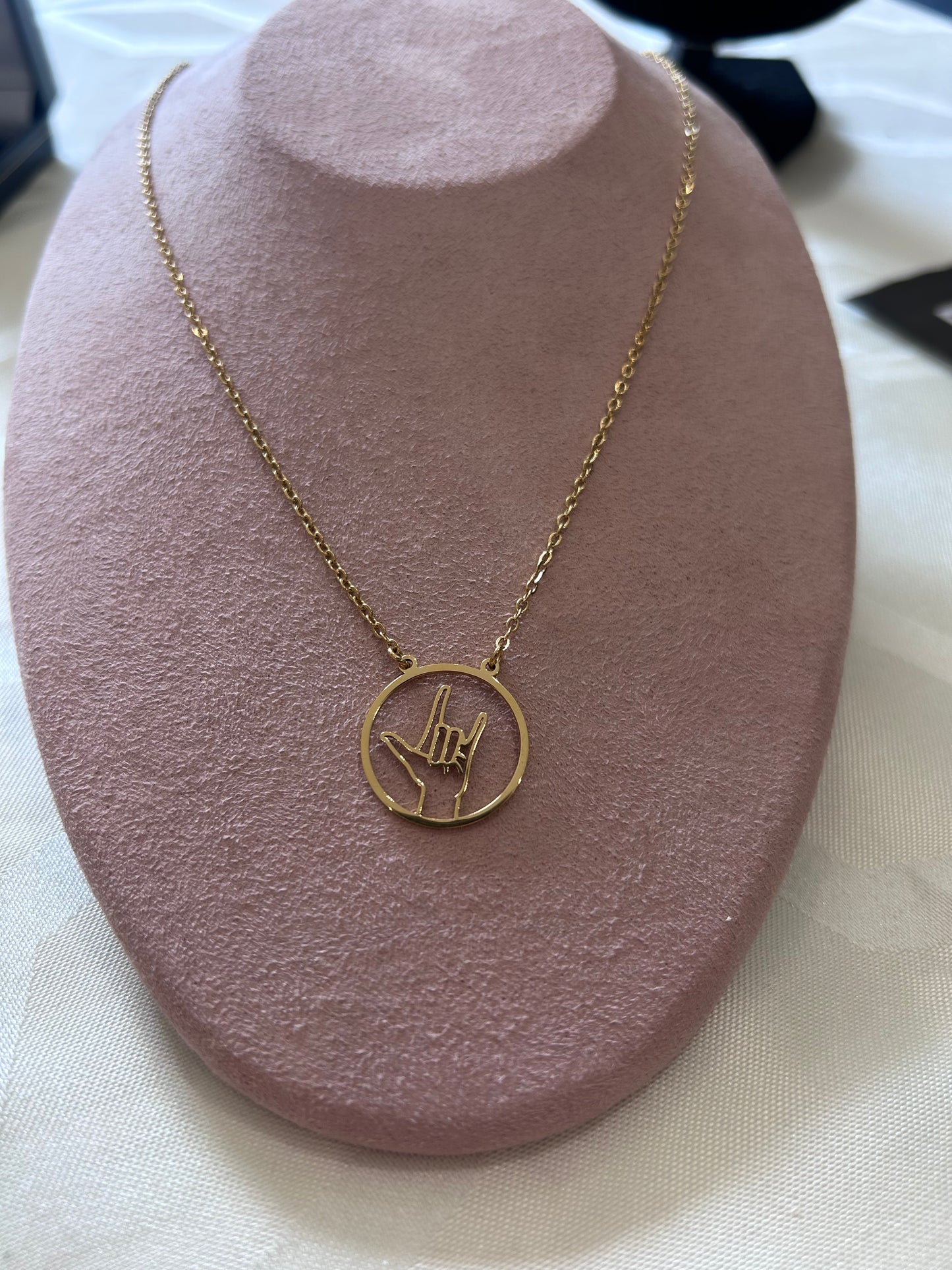 Sign Language 'I Love You' Chain
