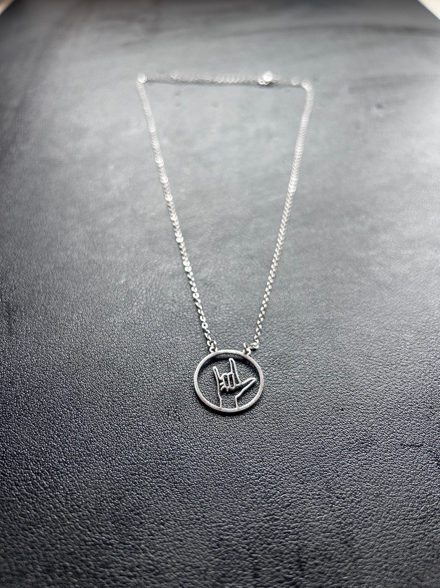 Sign Language 'I Love You' Chain