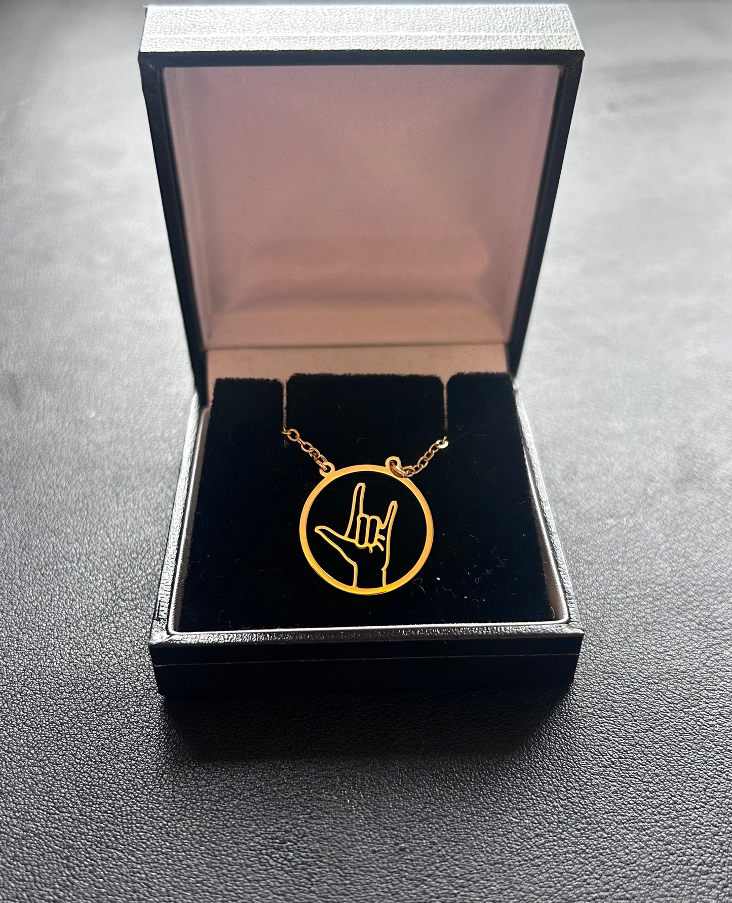 Sign Language 'I Love You' Chain