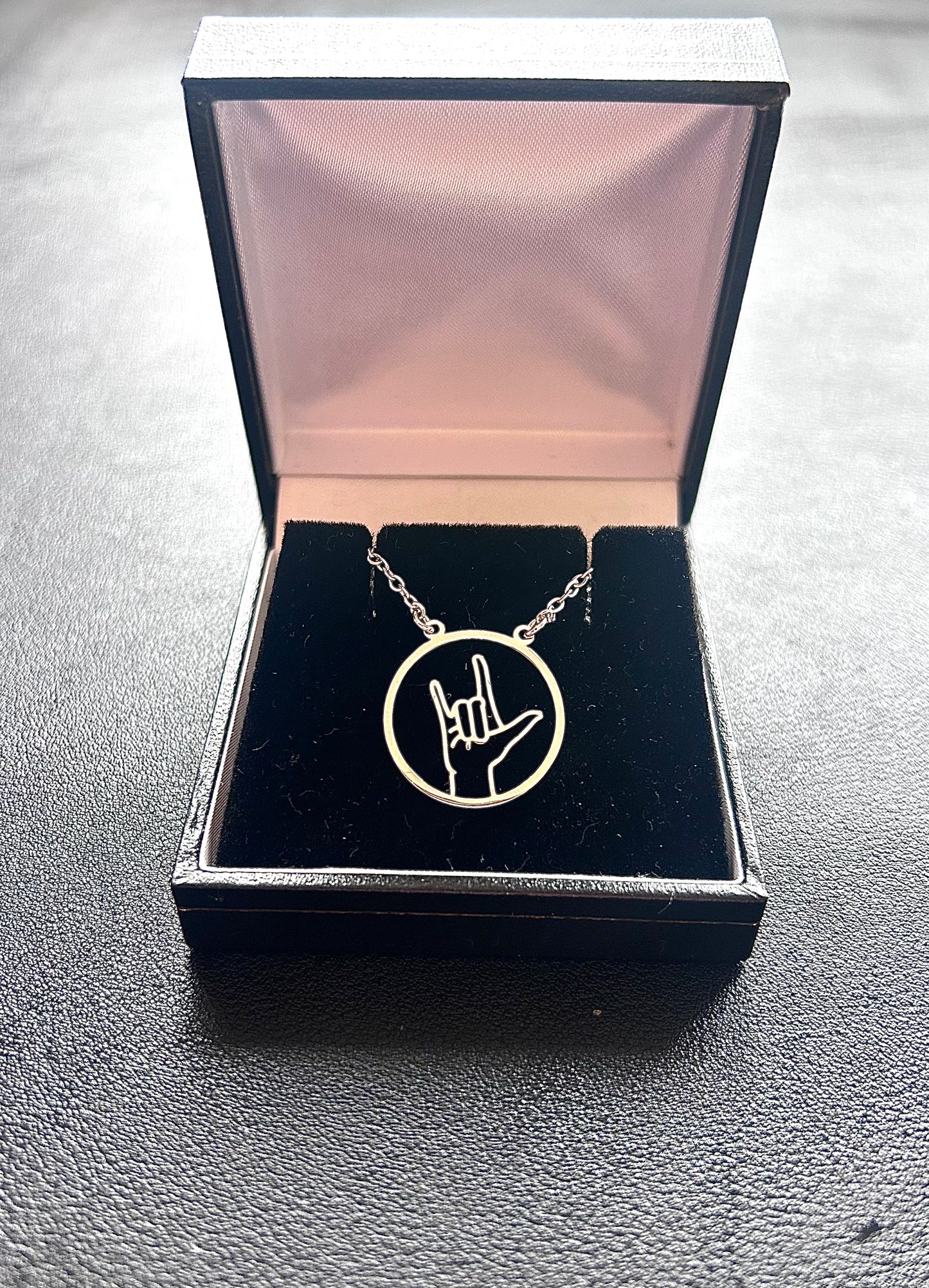 Sign Language 'I Love You' Chain